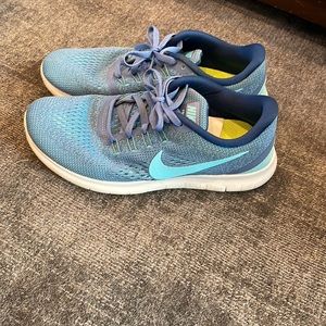 Nike || Blue woman’s free runs
